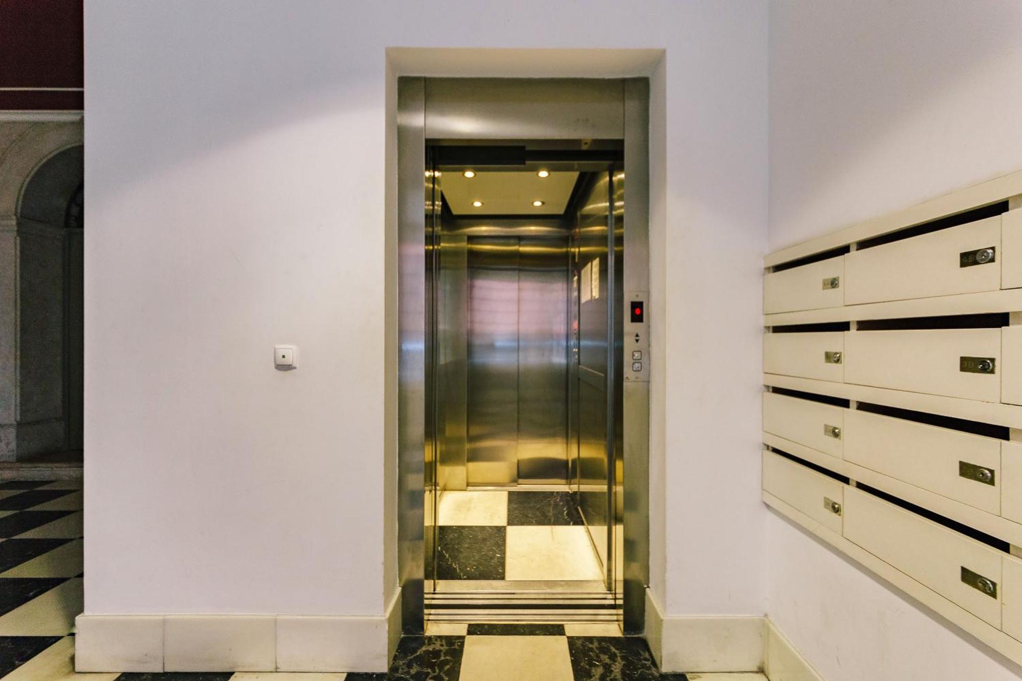 Chiado 2 Bedroom Elegant Apartment Lisbon Exterior photo